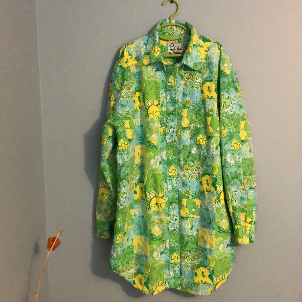 Lilly Pulitzer Med shirt dress in great colors!